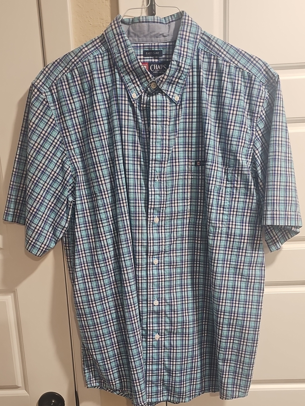 Chaps Men’s Blue and White Plaid Short-Sleeve Button-Down Shirt